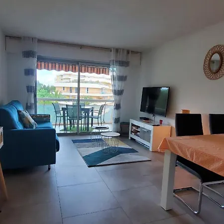Miougrano 2 Pieces Climatise 47m2 Piscine, Parking شقة Fréjus